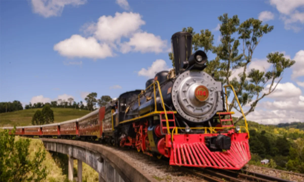 trem Maria Fumaça em movimento